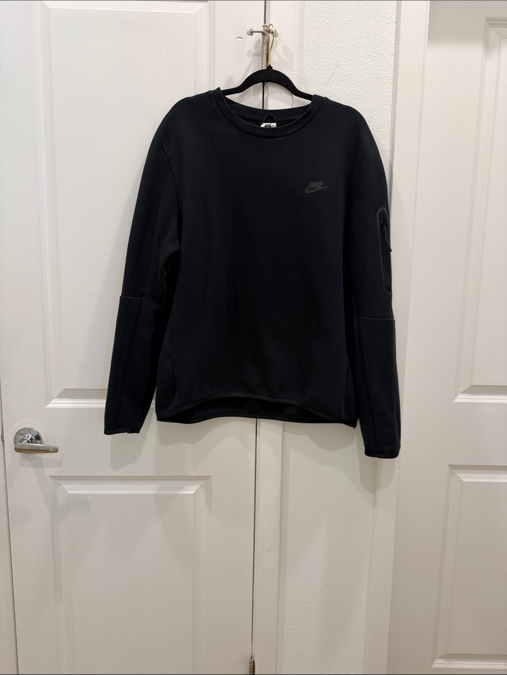 Nike Black Crewneck Sweatshirt with Subtle Logo
